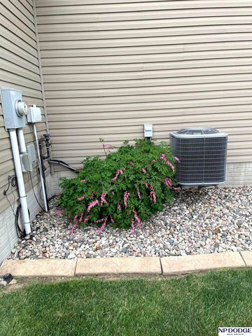 2100 NW 45Th Street, Lincoln, NE 68528