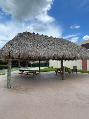 8081 N Sunrise Lakes Dr 306, Sunrise, FL 33322