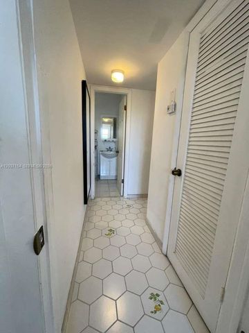 8081 N Sunrise Lakes Dr 306, Sunrise, FL 33322