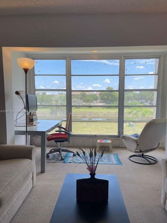 8081 N Sunrise Lakes Dr 306, Sunrise, FL 33322