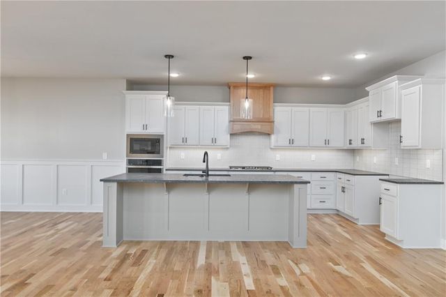 6024 Arapahoe Street, Shawnee, KS 66226