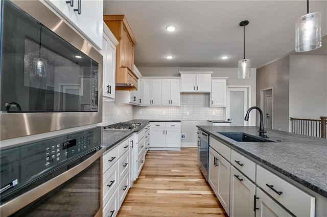 6024 Arapahoe Street, Shawnee, KS 66226