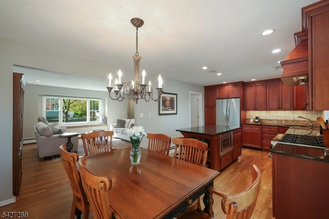 38 Genesee Trail, Westfield Town, NJ 07090