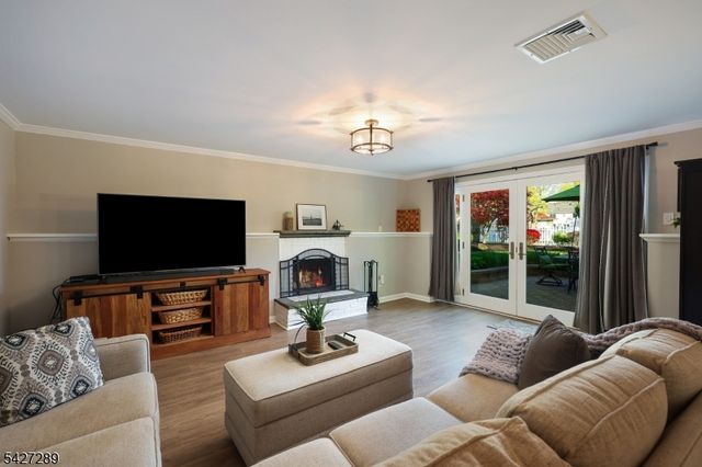 38 Genesee Trail, Westfield Town, NJ 07090