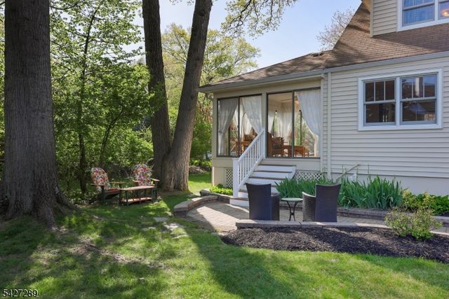 38 Genesee Trail, Westfield Town, NJ 07090