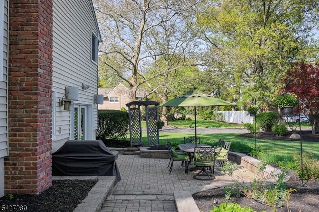 38 Genesee Trail, Westfield Town, NJ 07090