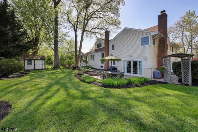 38 Genesee Trail, Westfield Town, NJ 07090