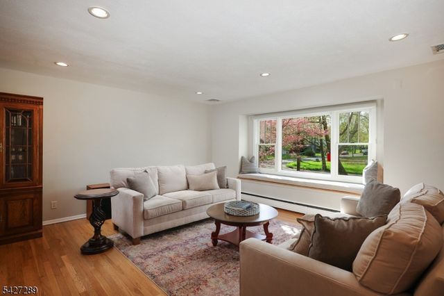 38 Genesee Trail, Westfield Town, NJ 07090