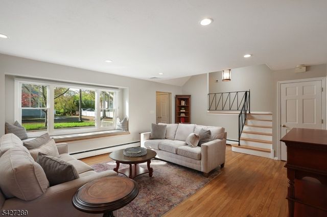 38 Genesee Trail, Westfield Town, NJ 07090