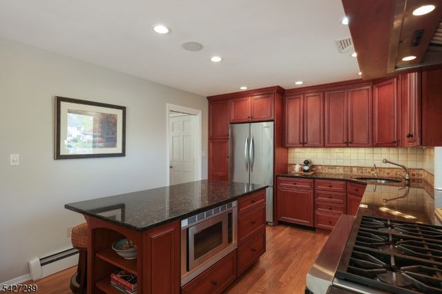 38 Genesee Trail, Westfield Town, NJ 07090