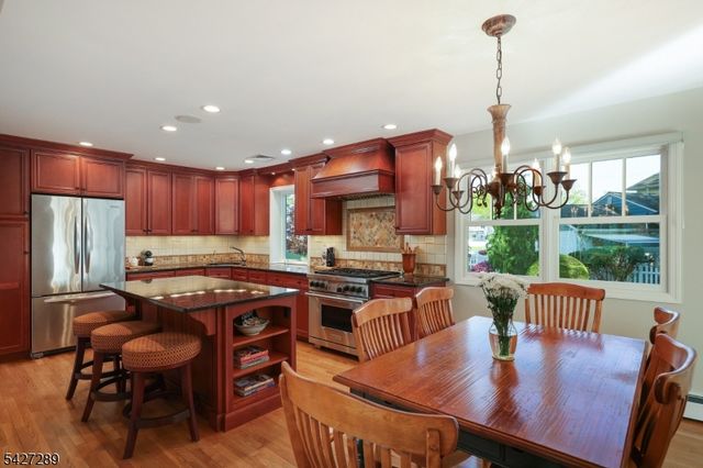 38 Genesee Trail, Westfield Town, NJ 07090