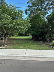 208 E Anderson Ave, Round Rock, TX 78664