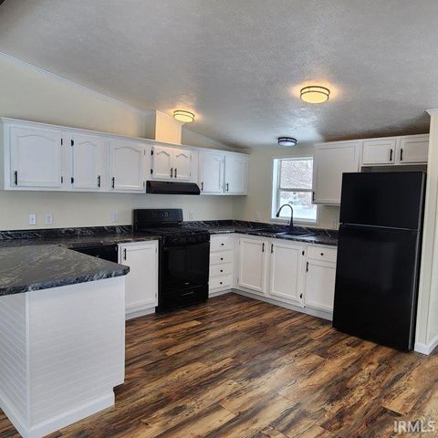 9867 N Happiness Drive, Syracuse, IN 46567