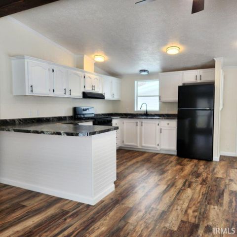 9867 N Happiness Drive, Syracuse, IN 46567