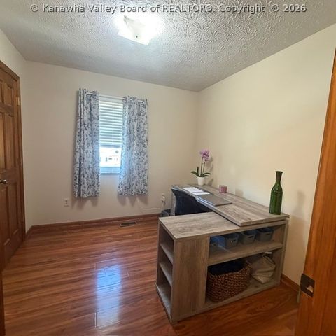 307 LINDEN Lane, Hurricane, WV 25510
