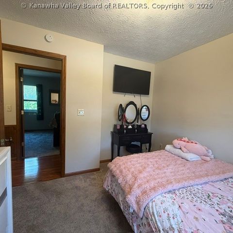 307 LINDEN Lane, Hurricane, WV 25510