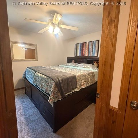 307 LINDEN Lane, Hurricane, WV 25510