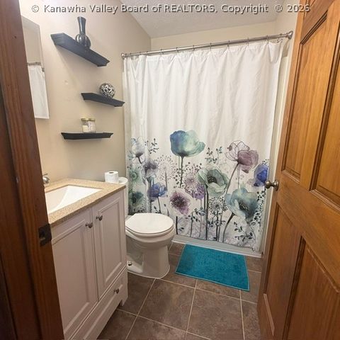 307 LINDEN Lane, Hurricane, WV 25510