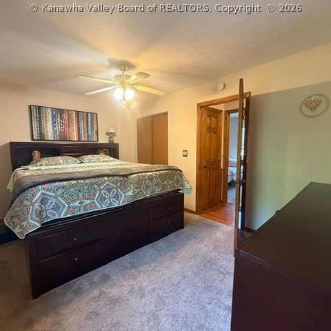 307 LINDEN Lane, Hurricane, WV 25510
