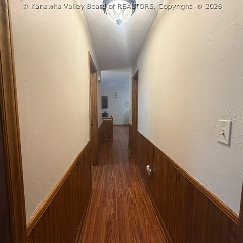 307 LINDEN Lane, Hurricane, WV 25510