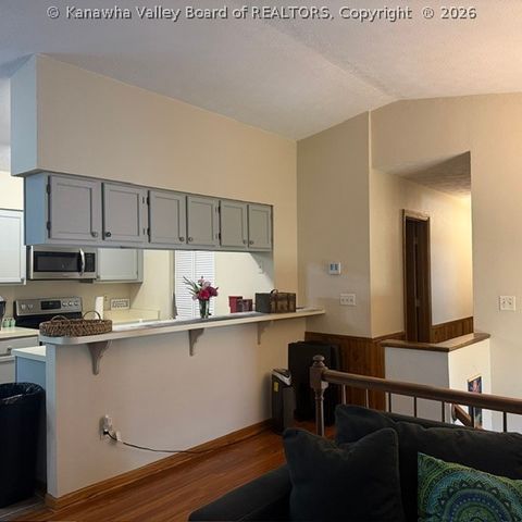 307 LINDEN Lane, Hurricane, WV 25510