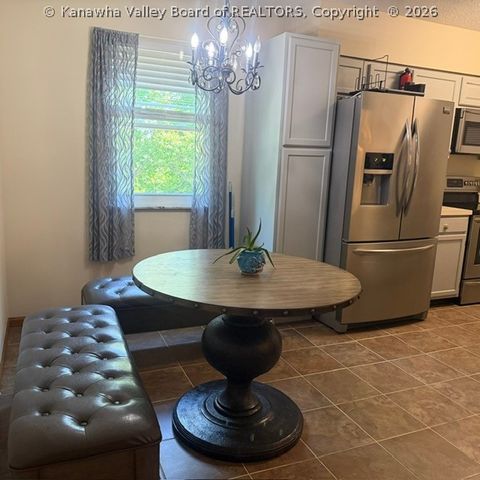 307 LINDEN Lane, Hurricane, WV 25510