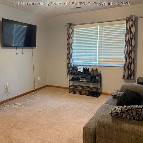307 LINDEN Lane, Hurricane, WV 25510