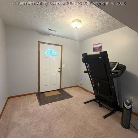 307 LINDEN Lane, Hurricane, WV 25510
