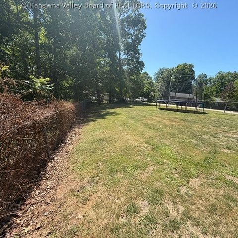 307 LINDEN Lane, Hurricane, WV 25510