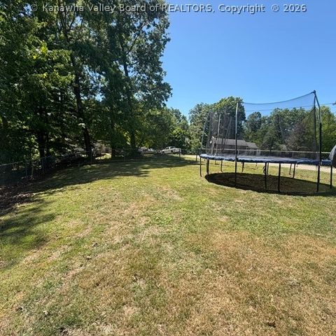 307 LINDEN Lane, Hurricane, WV 25510