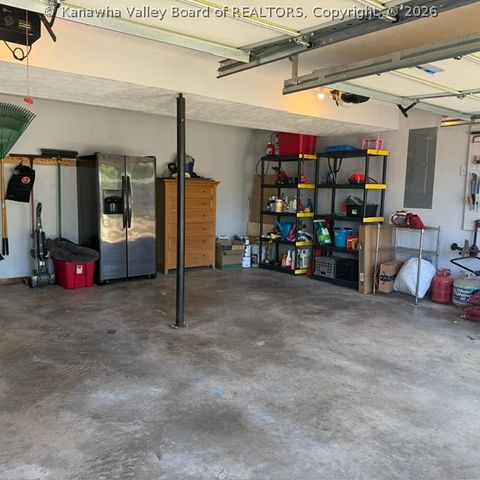 307 LINDEN Lane, Hurricane, WV 25510
