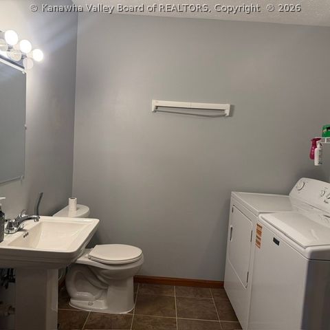307 LINDEN Lane, Hurricane, WV 25510