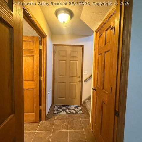 307 LINDEN Lane, Hurricane, WV 25510