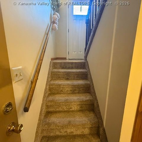 307 LINDEN Lane, Hurricane, WV 25510