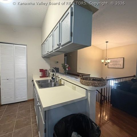 307 LINDEN Lane, Hurricane, WV 25510