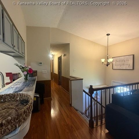 307 LINDEN Lane, Hurricane, WV 25510
