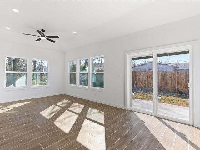 1004 E Hickory Street, Kaufman, TX 75142