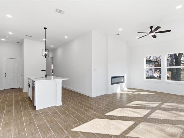 1004 E Hickory Street, Kaufman, TX 75142