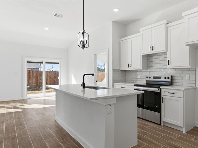 1004 E Hickory Street, Kaufman, TX 75142