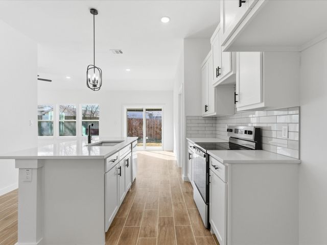 1004 E Hickory Street, Kaufman, TX 75142