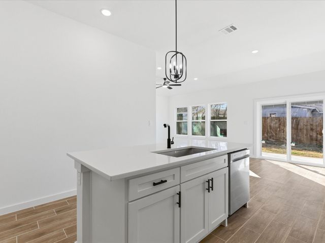 1004 E Hickory Street, Kaufman, TX 75142