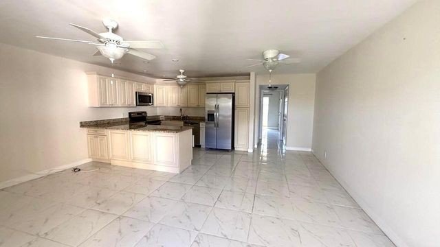 42 Sussex B B, West Palm Beach, FL 33417