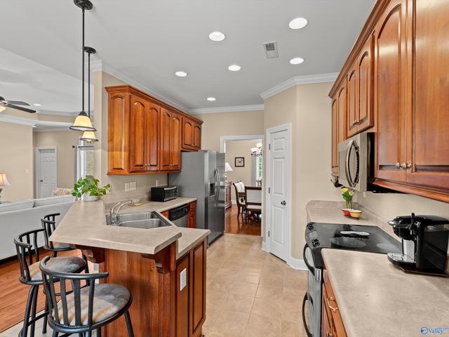 2206 Rockingham Lane SW, Decatur, AL 35603