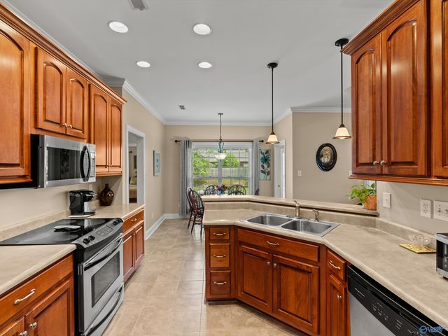 2206 Rockingham Lane SW, Decatur, AL 35603