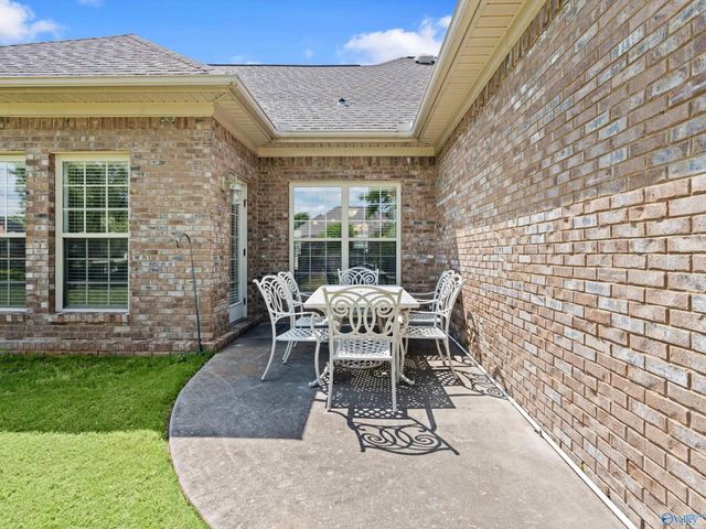 2206 Rockingham Lane SW, Decatur, AL 35603