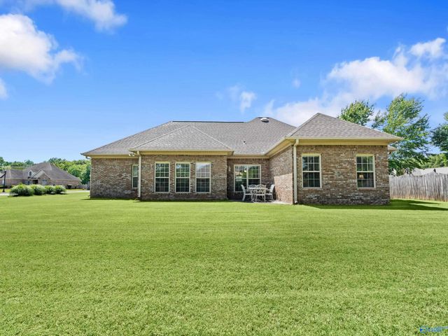 2206 Rockingham Lane SW, Decatur, AL 35603