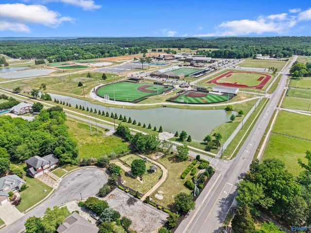 2206 Rockingham Lane SW, Decatur, AL 35603