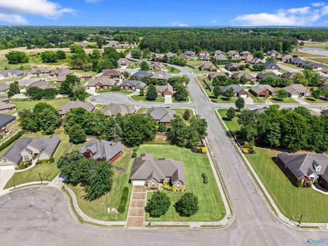 2206 Rockingham Lane SW, Decatur, AL 35603