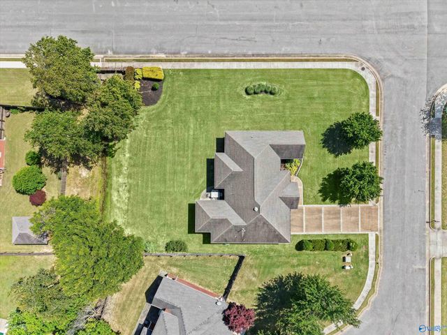 2206 Rockingham Lane SW, Decatur, AL 35603