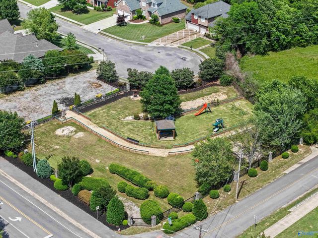 2206 Rockingham Lane SW, Decatur, AL 35603